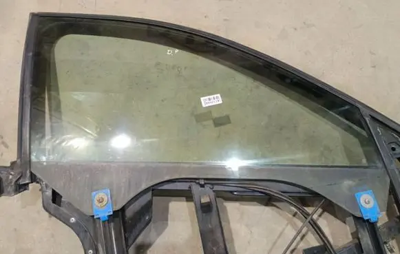 Audi A6 S6 C5 4B Front door window glass four-door AS2