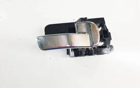 Nissan Qashqai+2 Front door interior handle 
