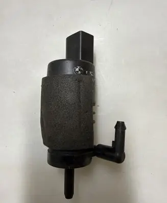 BMW 3 E46 Windscreen/windshield washer pump 8362154