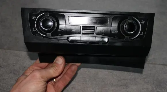 Audi A4 S4 B8 8K Climate control unit 8T2820043M