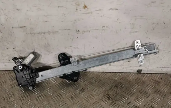 Honda HR-V Front door window regulator with motor SD029527