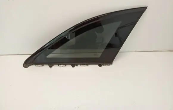 Mercedes-Benz C W205 Rear side window 20181207S172