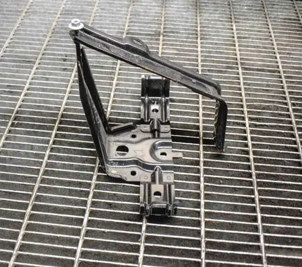 Toyota Prius (XW30) Battery bracket 