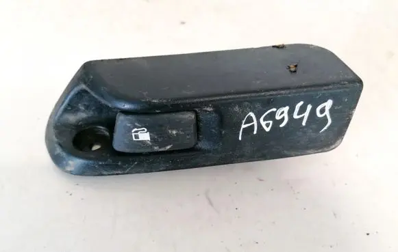 Toyota Yaris Fuel tank opening switch 