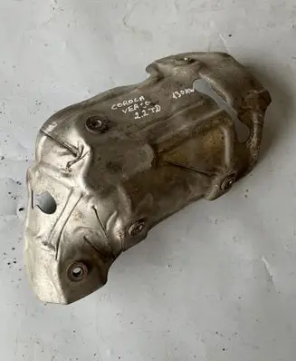 Toyota Corolla Verso AR10 Heat shield in engine bay 