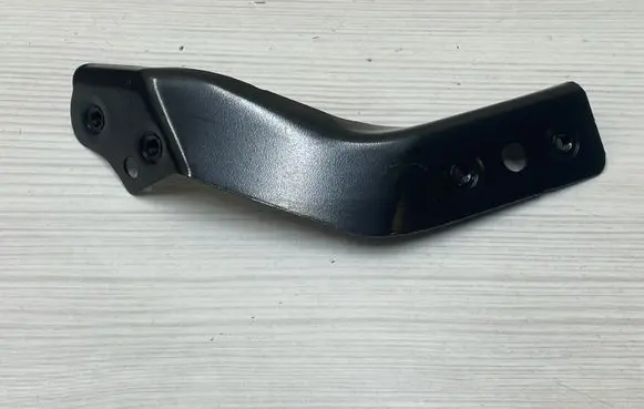 Mercedes-Benz C W204 Front bumper mounting bracket A2046200285