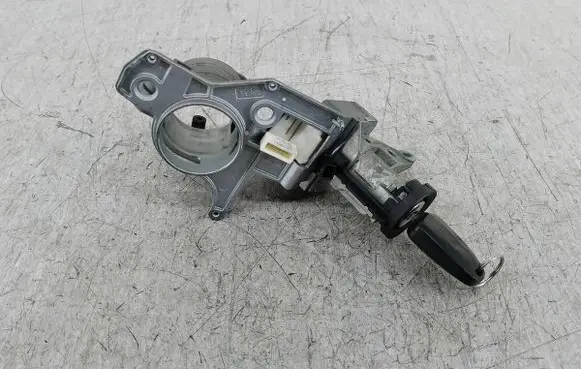 Opel Zafira B Ignition lock 2421430