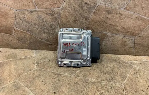 Mercedes-Benz CLS C218 X218 Adblue control unit A0009007106