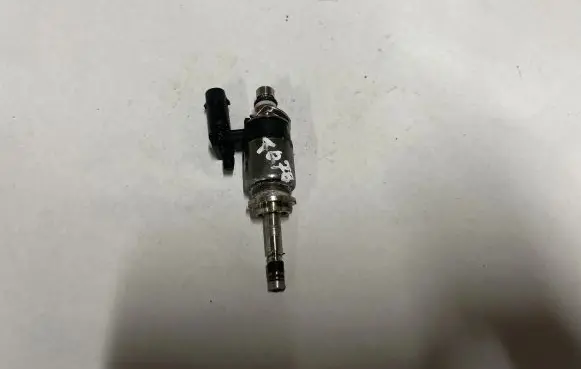 Seat Leon (5F) Fuel injector 04E906036AD