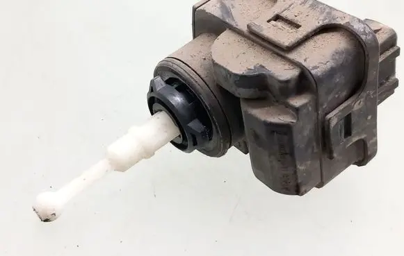Headlight level adjustment motor