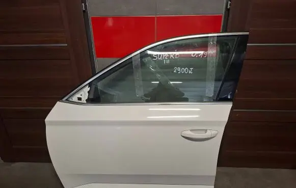 Skoda Superb B8 (3V) Front door