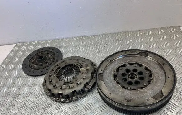 BMW 3 E90 E91 Clutch set kit 7577479