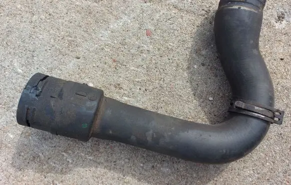Audi A4 S4 B7 8E 8H Engine coolant pipe/hose 8E0121101AA