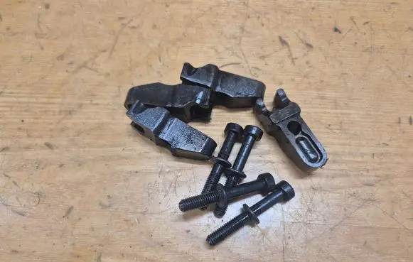 Hyundai Sonata Fuel Injector clamp holder 