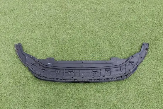 Volkswagen Golf VII Engine splash shield/under tray 5G0805915N