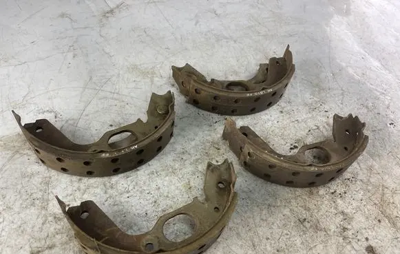 Mitsubishi Pajero Sport I Handbrake/parking brake pads 