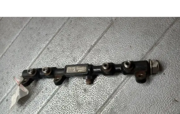 Jaguar X-Type Fuel injector supply line/pipe 