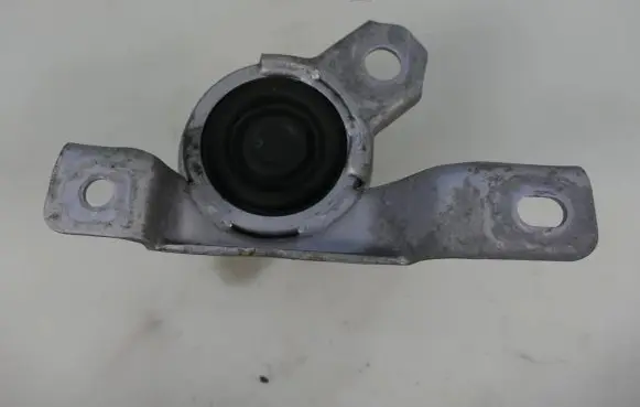 Volvo XC60 Engine mount bracket 31330135