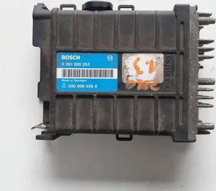 Volkswagen Polo II 86C 2F Engine control unit/module 0261200253 030906026A
