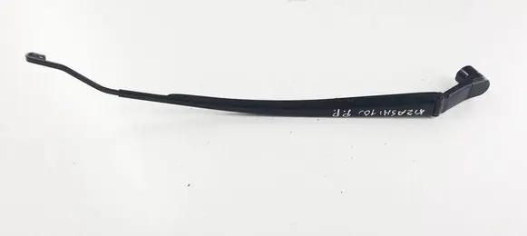 Suzuki Kizashi Front wiper blade arm 