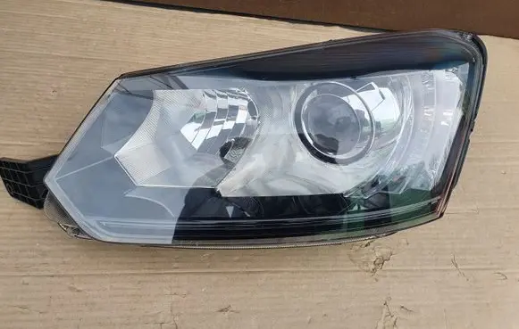 Skoda Yeti (5L) Headlight/headlamp 5L1941015C