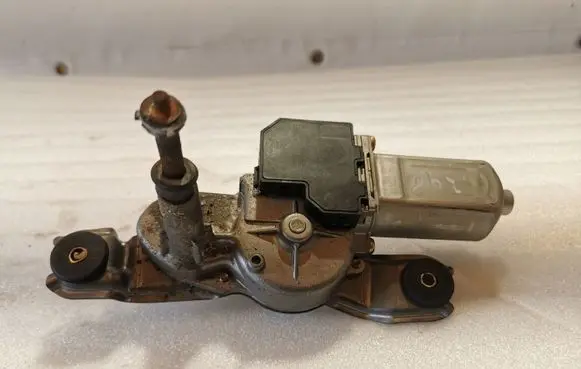 Toyota Corolla E120 E130 Rear window wiper motor 8513002020
