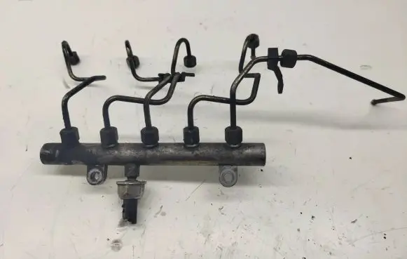 Volvo S40 Fuel main line pipe 9645689580 10151479 5WS43041