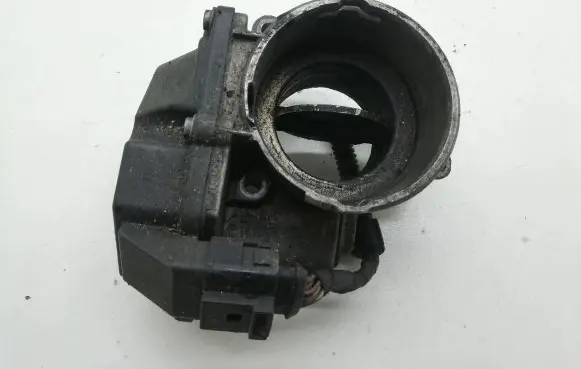 Volkswagen Caddy Throttle valve 03G128063A