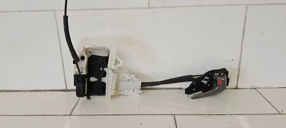 Hyundai i40 Front door lock 813202Y000