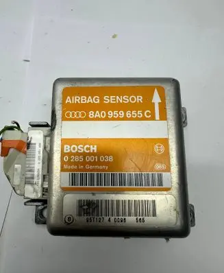 Audi A4 S4 B5 8D Airbag control unit/module 0285001038