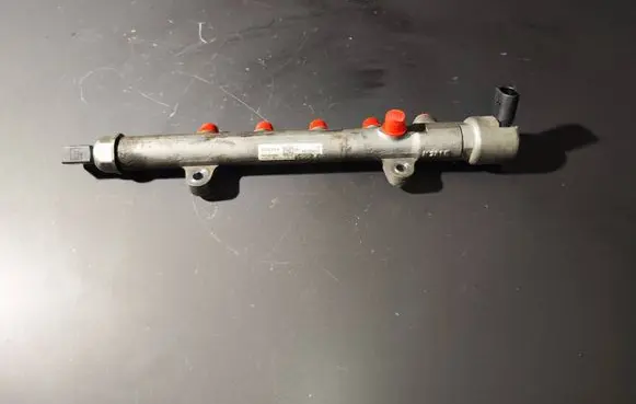 Mercedes-Benz Sprinter W906 Fuel distributor A6510700495 R9144Z240A