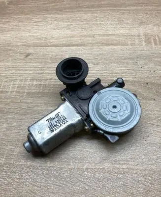 Toyota Corolla Verso E121 Rear door window regulator motor 8572020400 0620401680