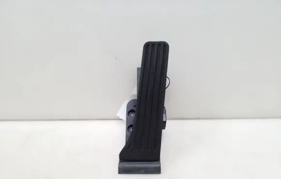 Mercedes-Benz C W204 Accelerator throttle pedal A2043000004