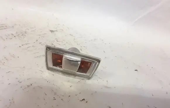 Opel Insignia A Front fender indicator light 13252455 13252456