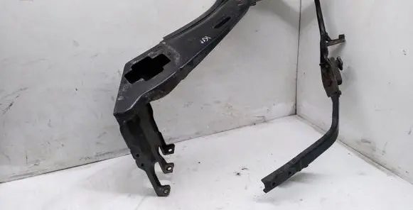 Headlight/headlamp mounting bracket
