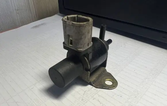 Mitsubishi Carisma Vacuum valve 7700875012