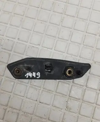 Front bumper mounting bracket
