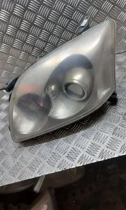 Toyota Avensis T250 Headlight/headlamp 8422