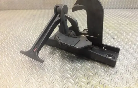 Mercedes-Benz S W220 Engine bonnet (hood) release handle 2208800664 A2208800664