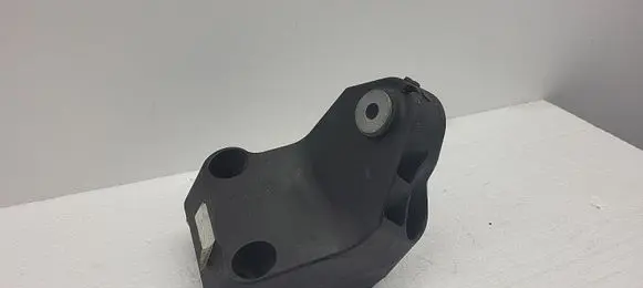 Mercedes-Benz C AMG W205 Engine mounting bracket A6542232200