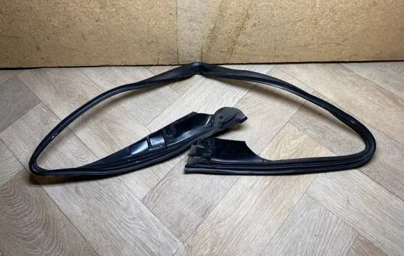 BMW 5 F10 F11 Rubber seal front coupe door 7182285 51767182285