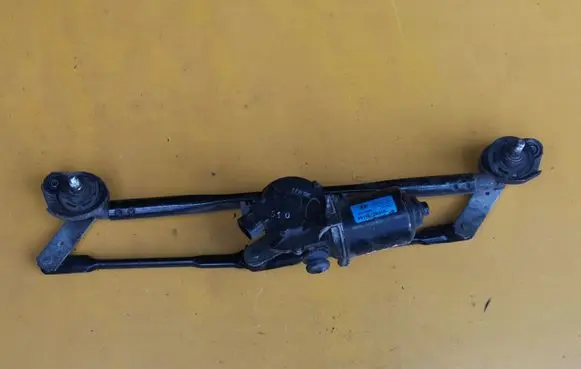 Hyundai Santa Fe Front wiper linkage and motor 981102B900 035418080 1060911