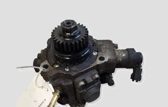 Opel Vivaro Fuel injection high pressure pump 0445010170 2787374 8200690744