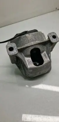 Porsche Macan (95B) Engine mount bracket 8R0199381