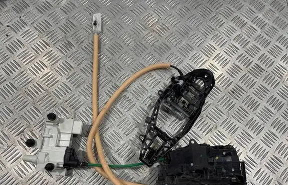 BMW 7 G11 G12 Rear door soft close latching motor 2581898 7396810