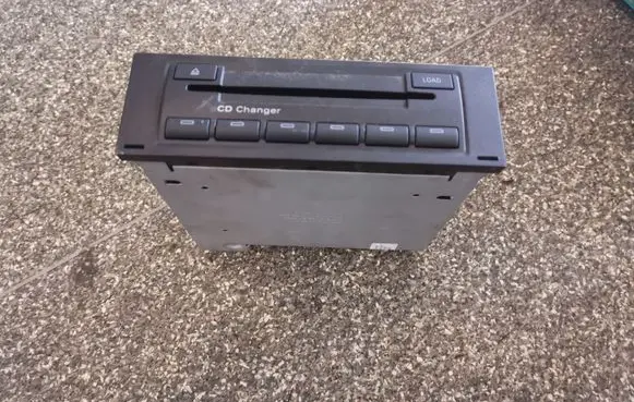 Audi A4 S4 B7 8E 8H CD/DVD changer 8E0035111D