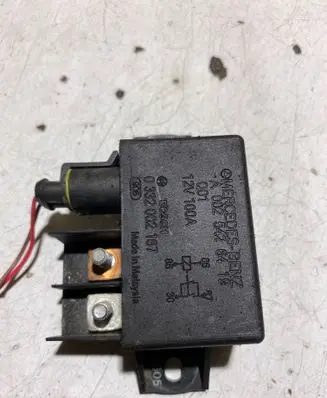 Mercedes-Benz E W211 Charging relay A0025426419