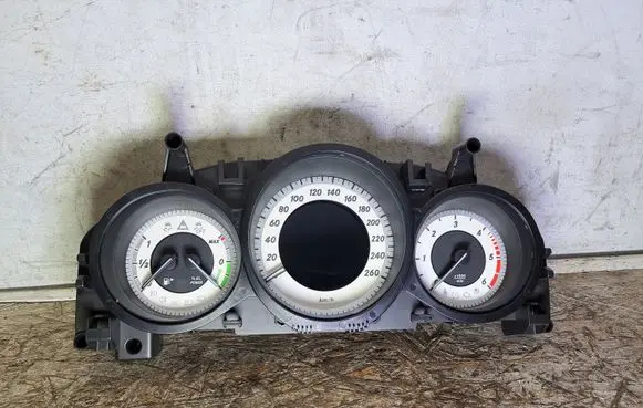 Mercedes-Benz E W212 Speedometer (instrument cluster) A2129001225 A2C53435305