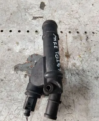 Volkswagen Golf V Engine coolant pipe/hose 03G121132B