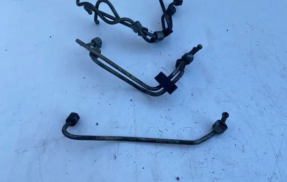 Volvo S80 Fuel injector supply line/pipe 